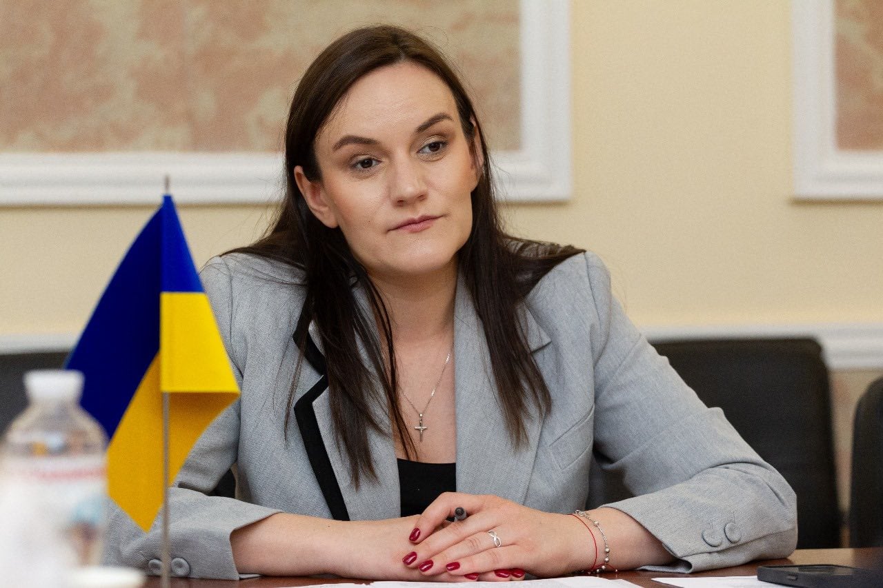 Жас ресейлік жұп тағы бір жұпты жыныстық қатынасқа түсуге көндірді.