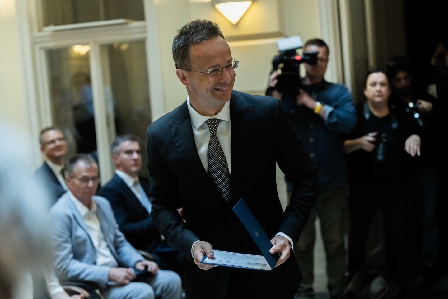 El ministro húngaro Szijjártó ofreció ayuda a Rusia durante el motín de Wagner; se publicarán archivos de la era comunista
