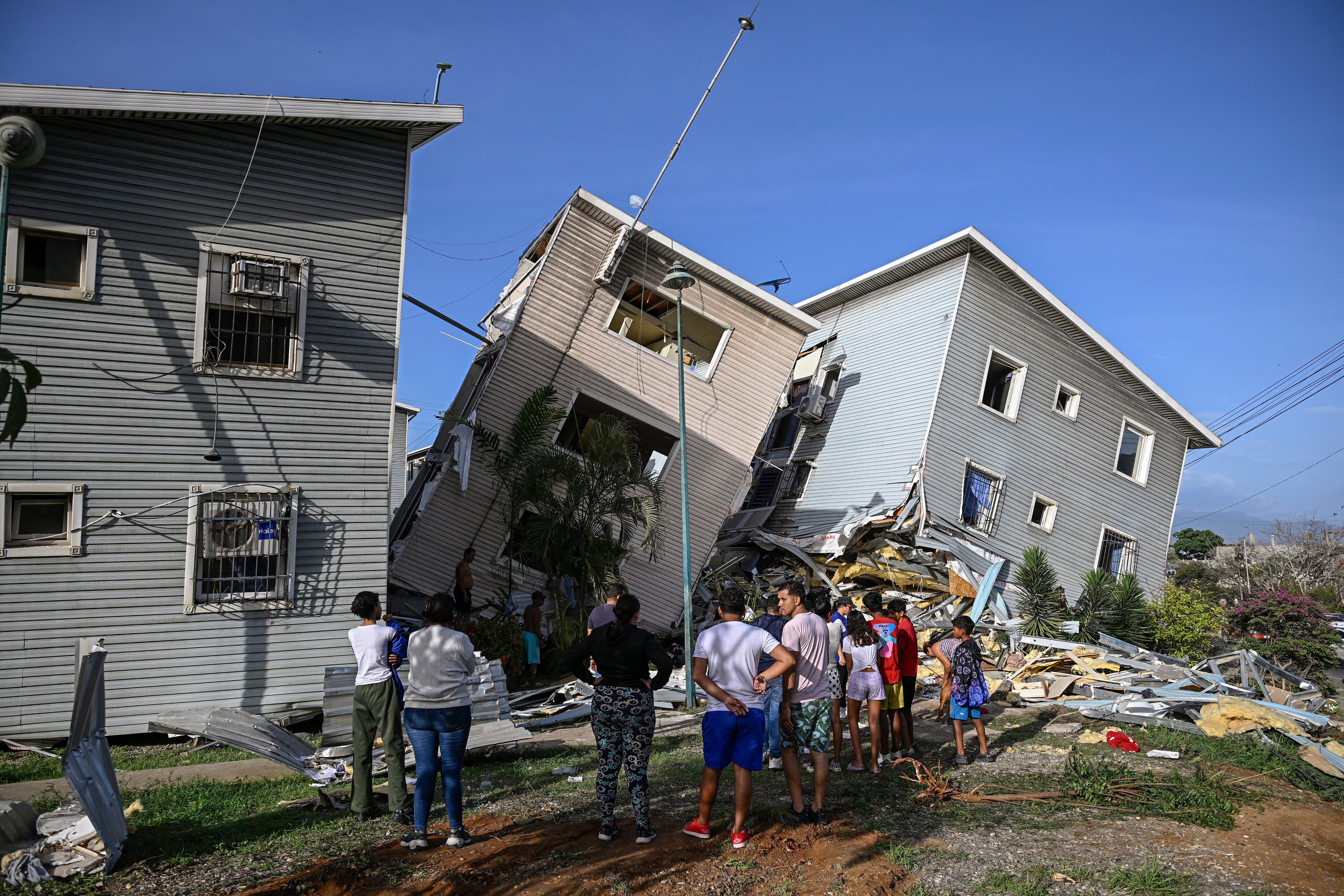 Venezuela earthquake: Casualty figures remain highly discrepant as rescue efforts continue