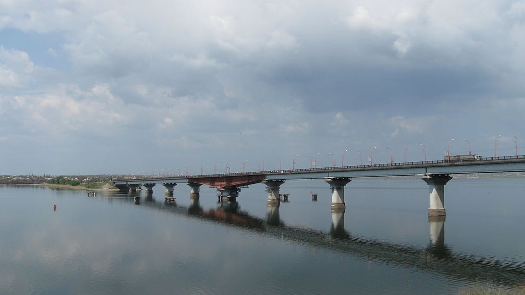 Варваровский мост в Николаеве, проводящий границу между Южным Бугом и Бугским лиманом