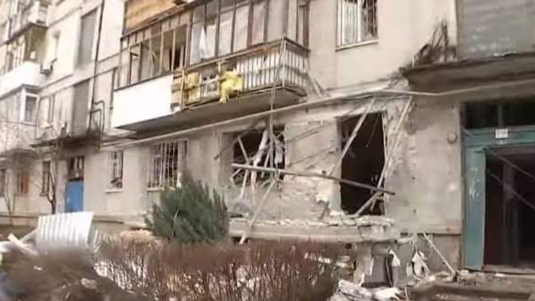 Обстріли Луганщини: за добу зруйновано ще 11 будинків, загорілася цистерна з азотною кислотою