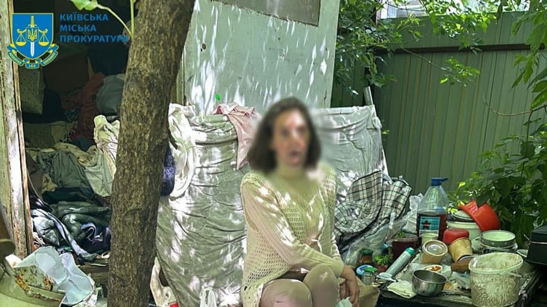 Подозреваемая в поругании над могилами военных в Киеве