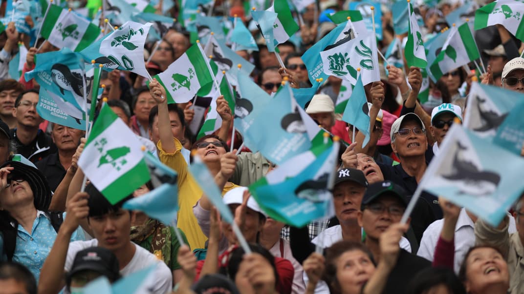 Кілька тисяч людей вийшли на масові акції за незалежність Тайваню у столиці острова Тайбеї, 20 жовтня 2018 року