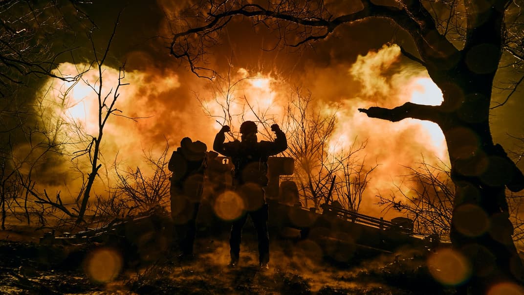 Ілюстративне фото. Українські військові обстрілюють з артилерії російські позиції поблизу Бахмута, 20 листопада 2022 року