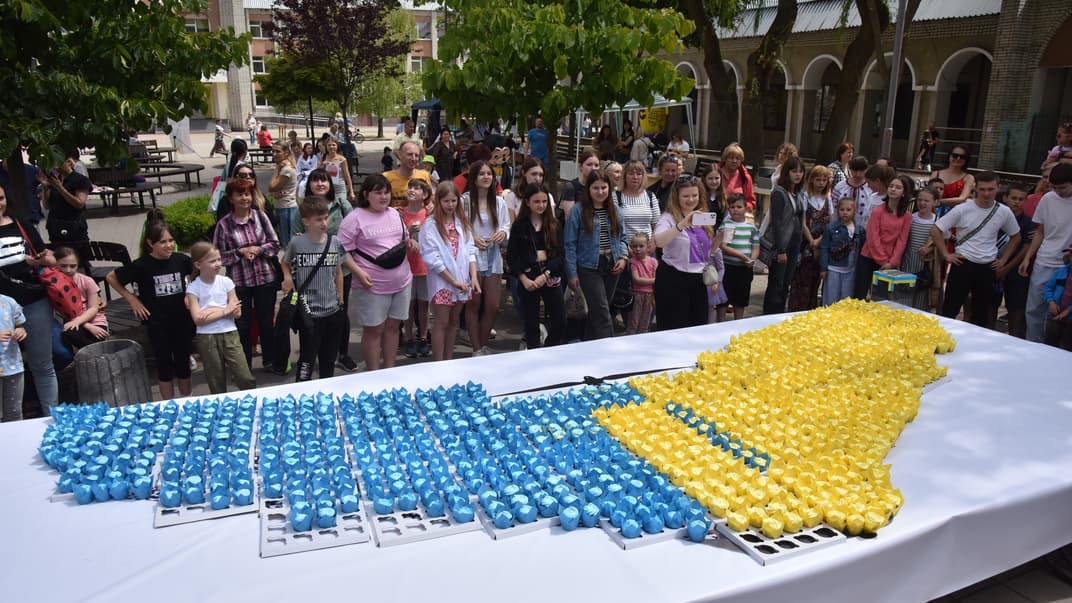 Створення безпілотника-рекордсмена з капкейків у Львові, 1 червня 2024 року