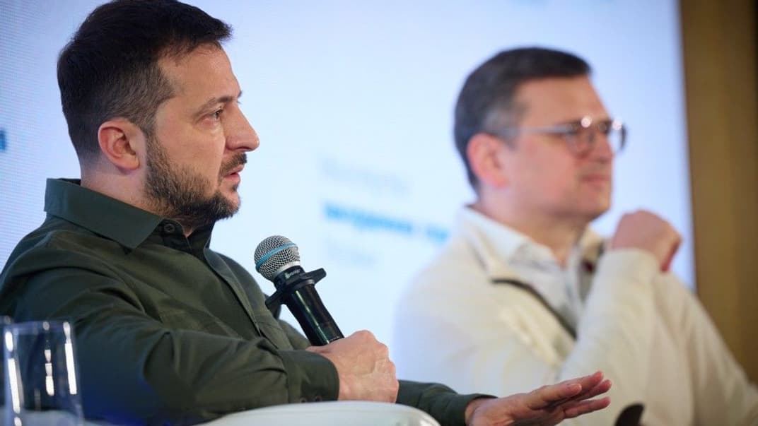 Президент Володимир Зеленський та міністр закордонних справ Дмитро Кулеба, 23 грудня 2022 року