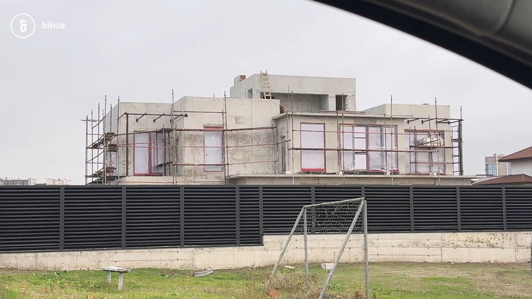 Будинок, який зводять на ділянці, яку купила теща начальника київського Управління протидії кіберзлочинам В’ячеслава Куліуша
