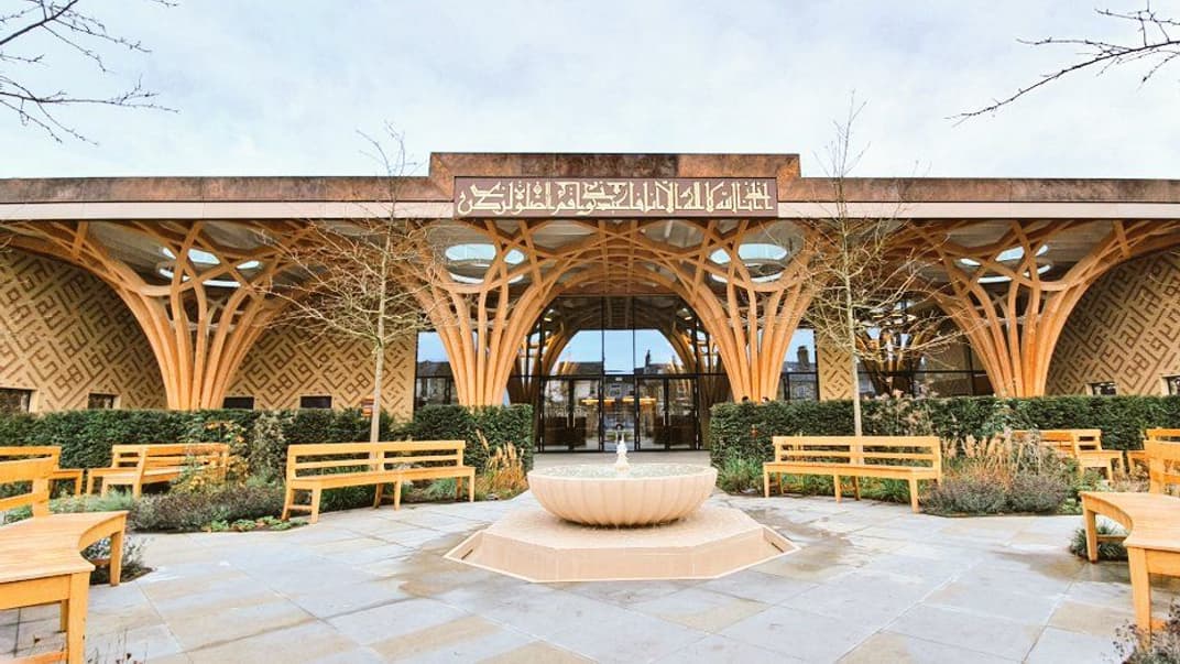 Вхід у першу в Європі екомечеть в Кембриджі