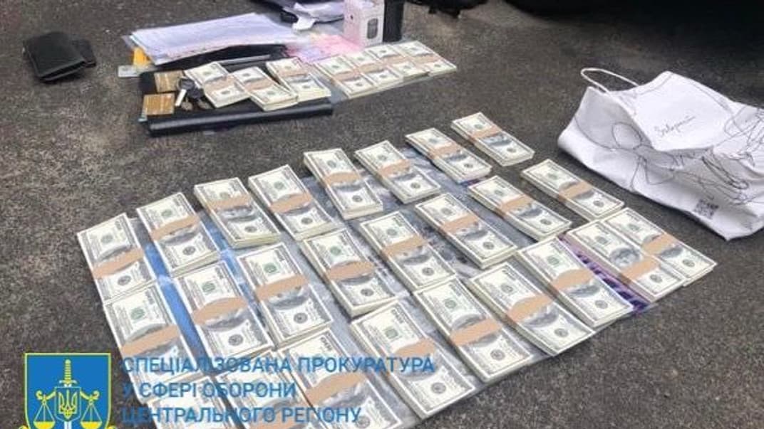 Фигурантов задержали на взятке в 600 тысяч долларов