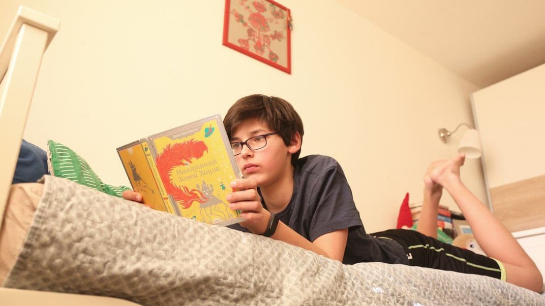  Ученик делает уроки во время карантина в Киеве, 24 марта 2020 года