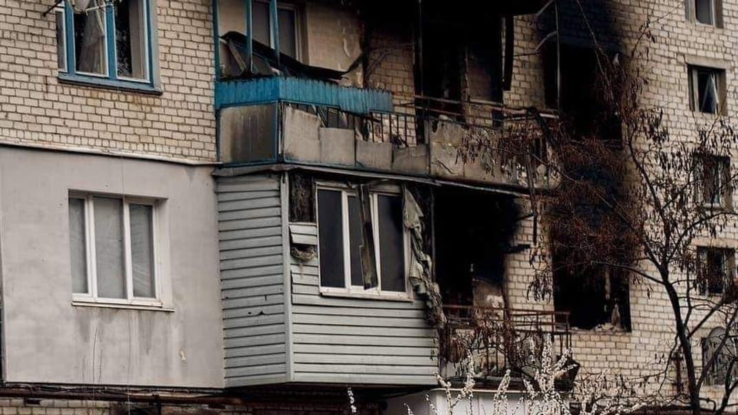 Поврежденная многоэтажка в Северодонецке