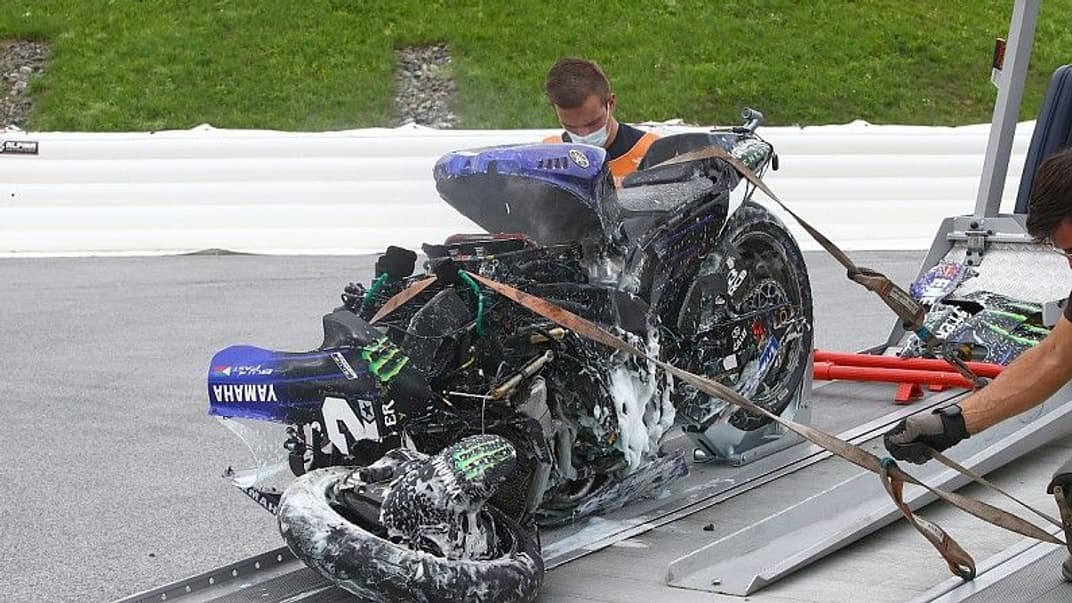 Байк Маверіка Віньялеса після зіткнення з огородженням (коли його вже загасили)