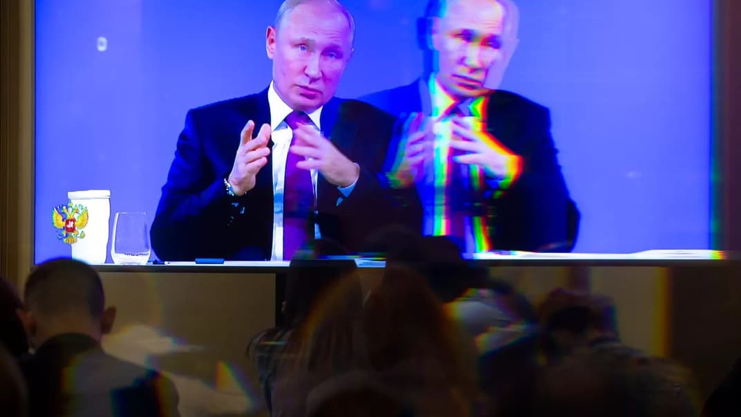 Экран с изображением президента россии владимира путина в Москве, 20 июня 2019 года