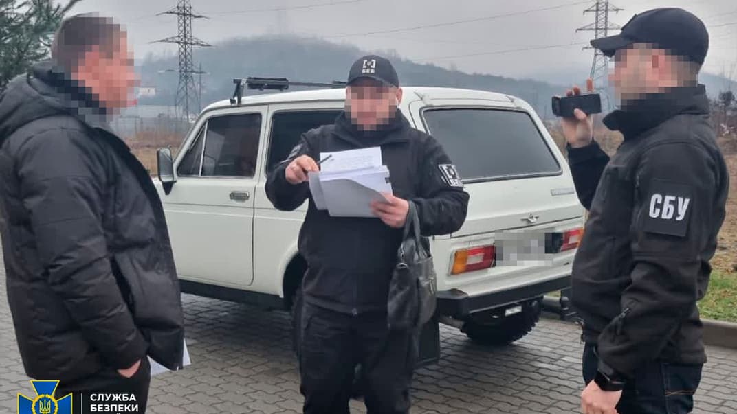 Учасникам схеми незаконного виробництва пального на Закарпатті оголосили підозри