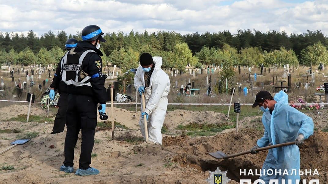 Правоохранители эксгумируют тела на месте массового захоронения в Лимане Донецкой области