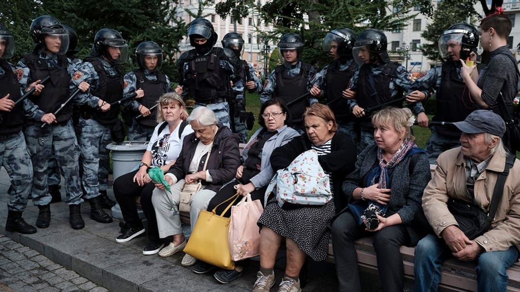 Силовики в Москве во время акции за честные выборы, 3 августа 2019 года