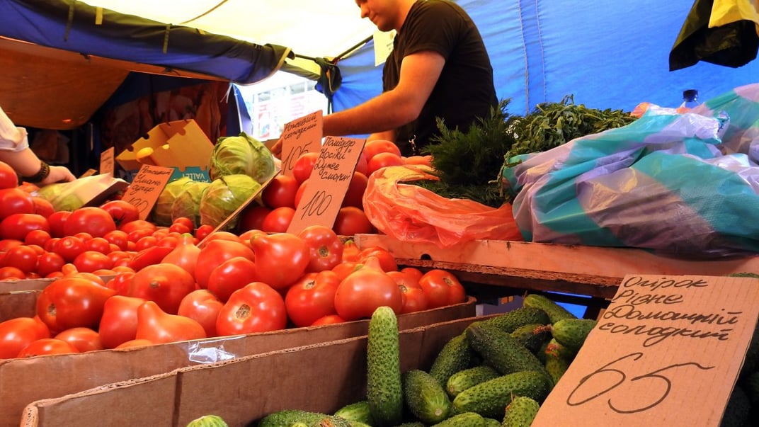 Торгівля овочами на ринку у Києві