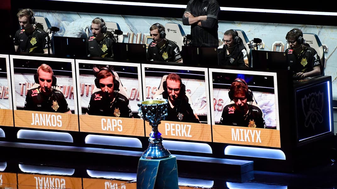 Команда игроков G2 во время финального соревнования League of Legends в Париже, Франция, 10 ноября 2019 года