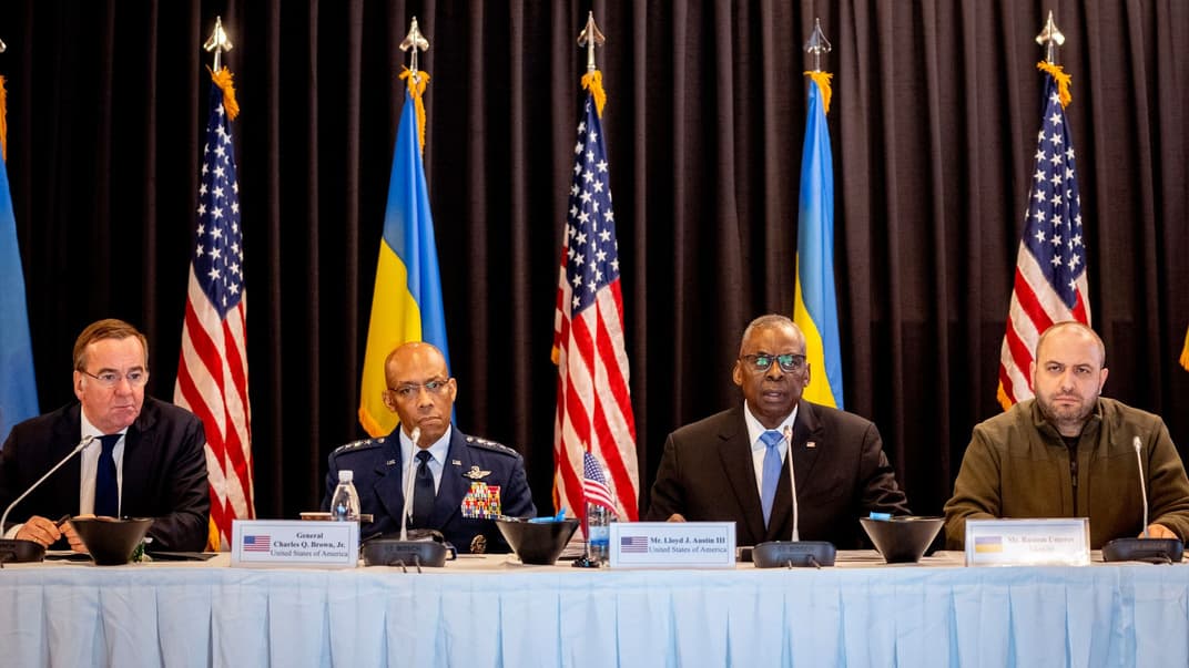 Министр обороны Германии Борис Писториус, генерал Чарльз К. Браун, министр обороны США Ллойд Остин и министр обороны Украины Рустем Умеров на заседании Контактной группы по обороне Украины на авиабазе «Рамштайн», Германия, 19 марта, 2024 года