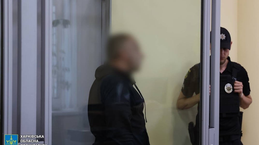 Чоловіка, який стріляв у ветерана у Харкові, у залі суду, 5 серпня 2025 року