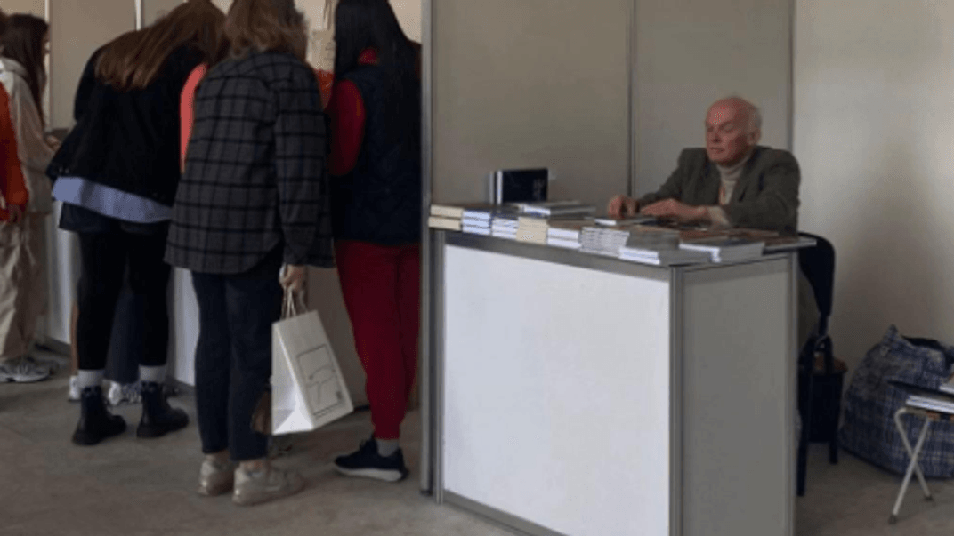 Пан Юрій представляє видавництво «Сітон» на фестивалі «Книжкова країна»