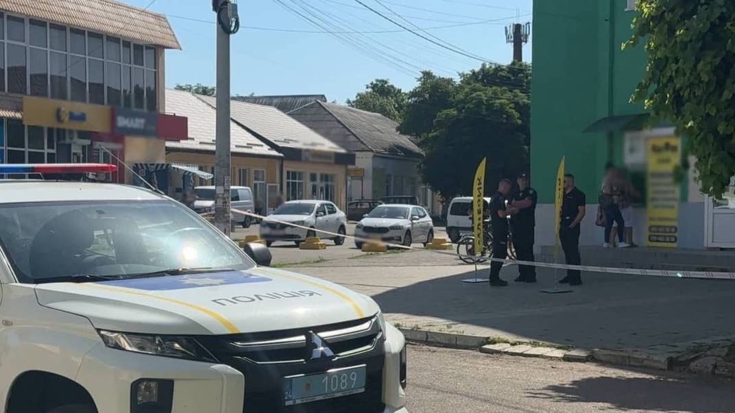 Поліціянти проводять слідчі дії на вулицях містечка Шпола Черкаської області, 22 червня 2024 року