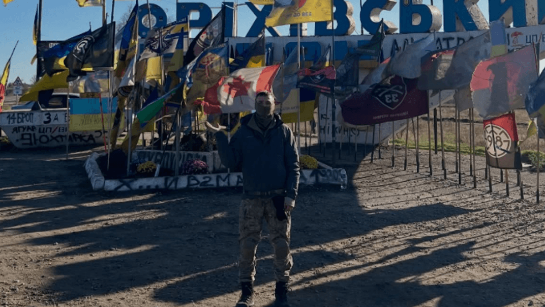 Колишній військовополонений Віктор Лахно, який кинув яйцем в ексочільника Офісу президента Андрія Єрмака