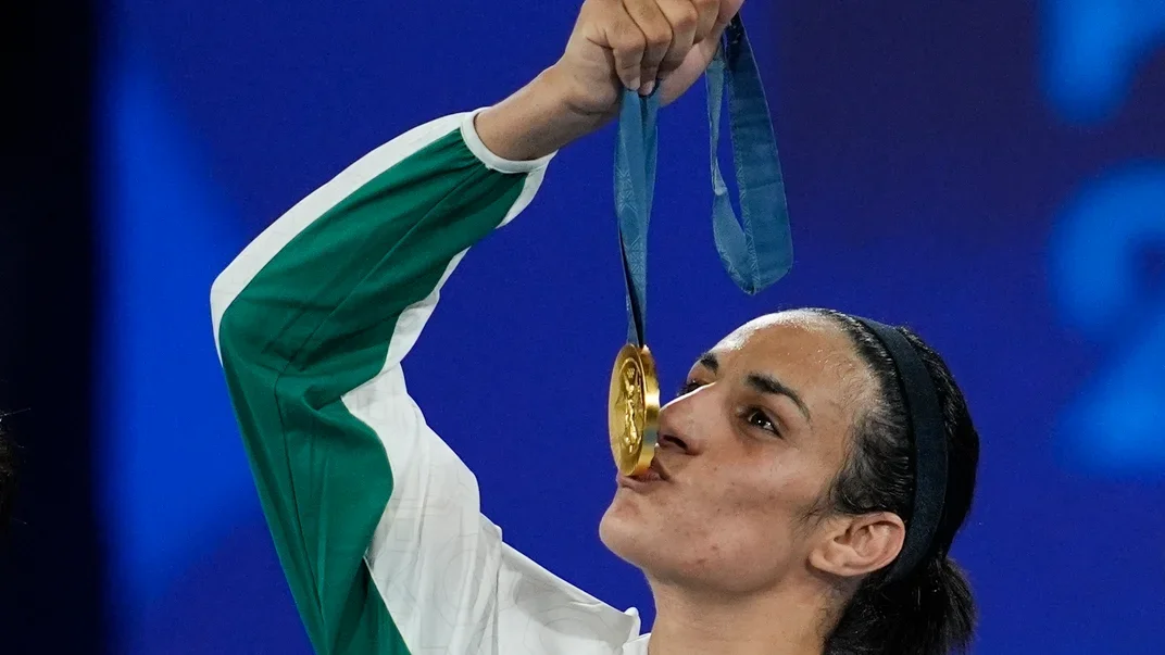 Золотая медалистка из Алжира Иман Хелиф после победы в боксерском поединке на Олимпийских играх