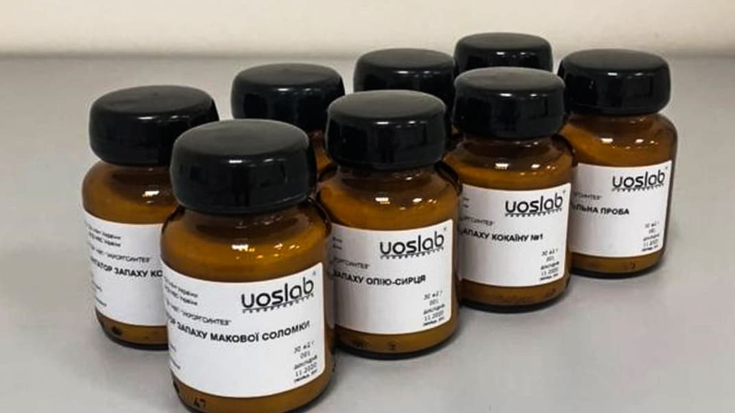 Пляшечки з імітаторами запаху наркотиків українського виробництва