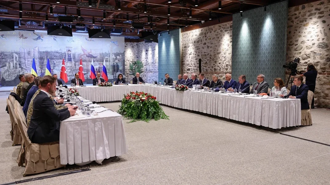 Делегації України та росії на переговорах у Стамбулі, 16 травня 2025 року Делегації України та росії на переговорах у Стамбулі, 16 травня 2025 року