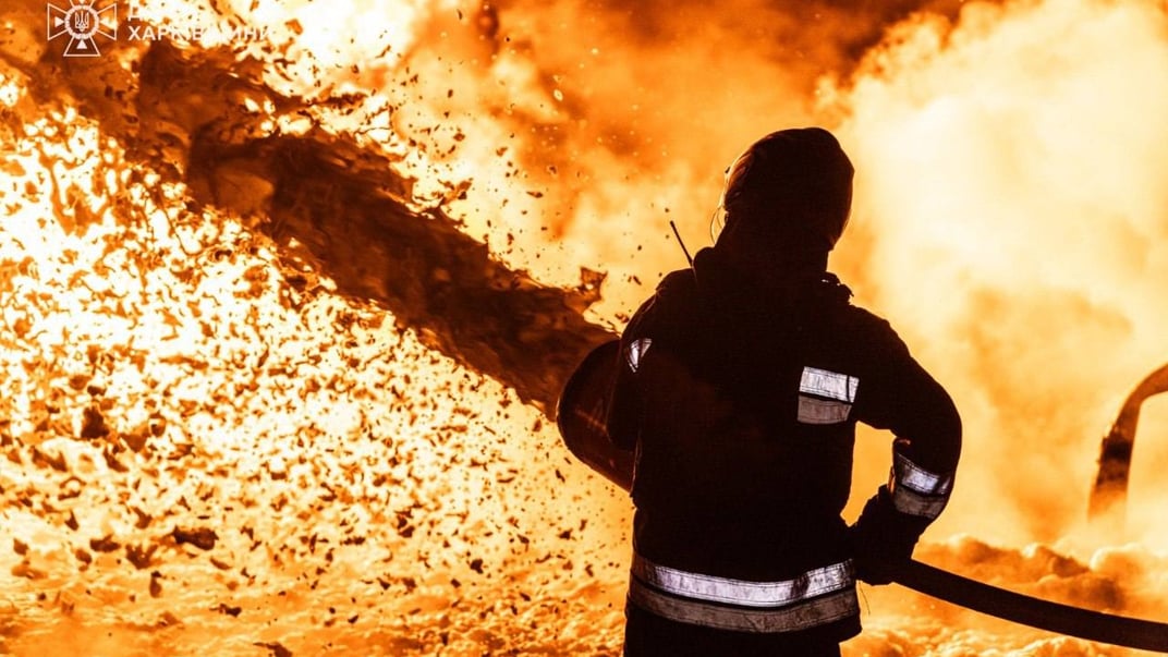 Спасатели ликвидируют последствия ударов рф в Харьковской области