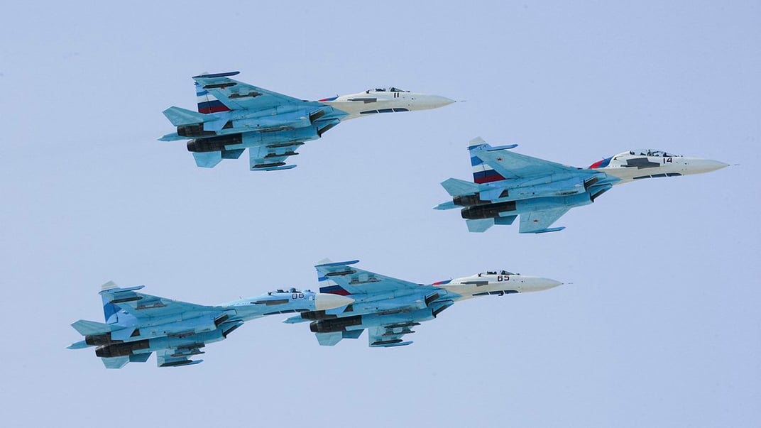 російські військові літаки Су-27 та Су-30 російські військові літаки Су-27 та Су-30