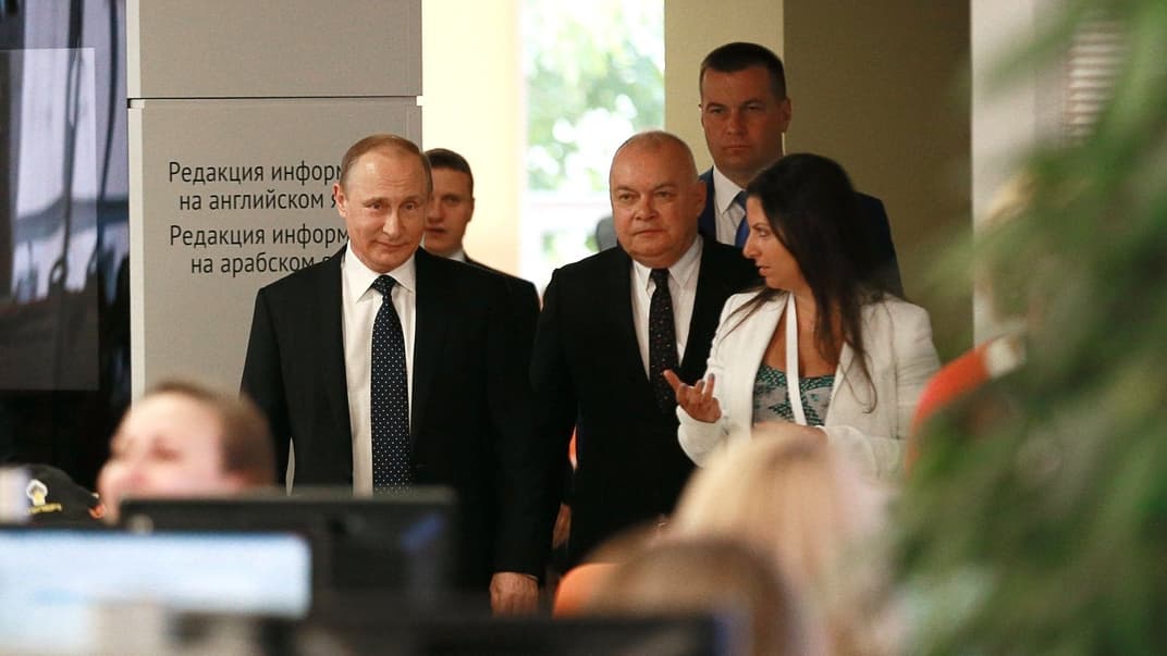 Российский канал RT хотят закрыть еще в одной стране. Его главред говорит: это «фантасмагорическая тупость»