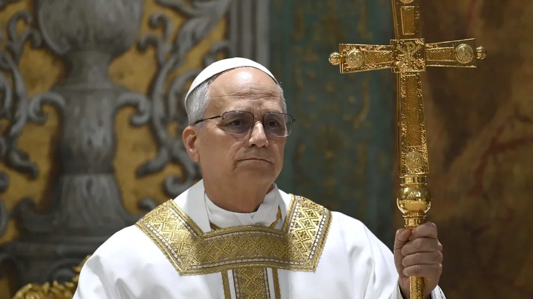 Папа Лев XIV під час меси в Сикстинській каплиці, 9 травня 2025 року