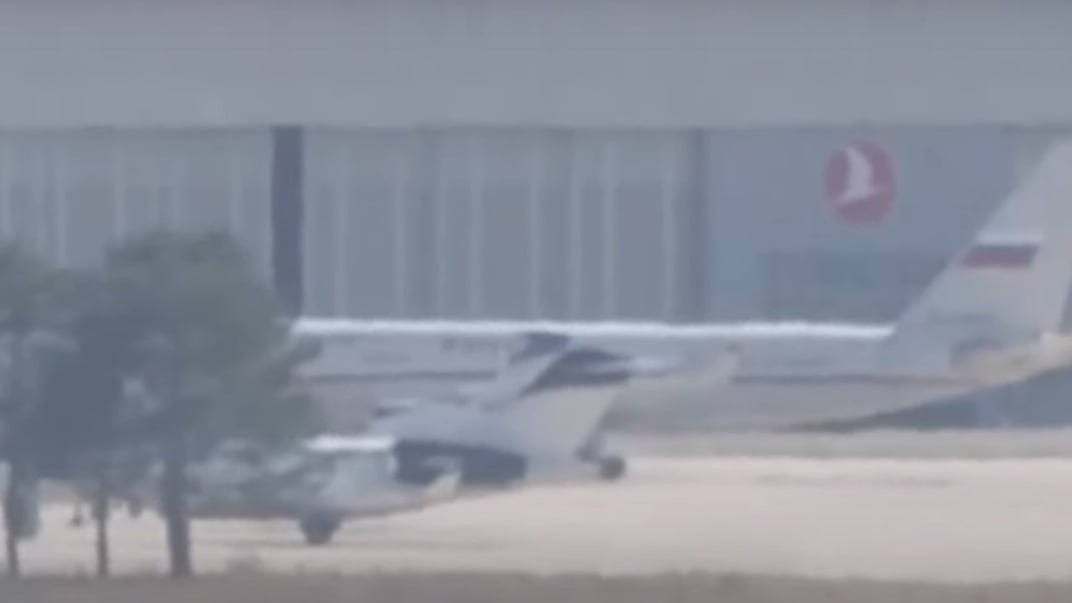 російський літак в аеропорту Анкари