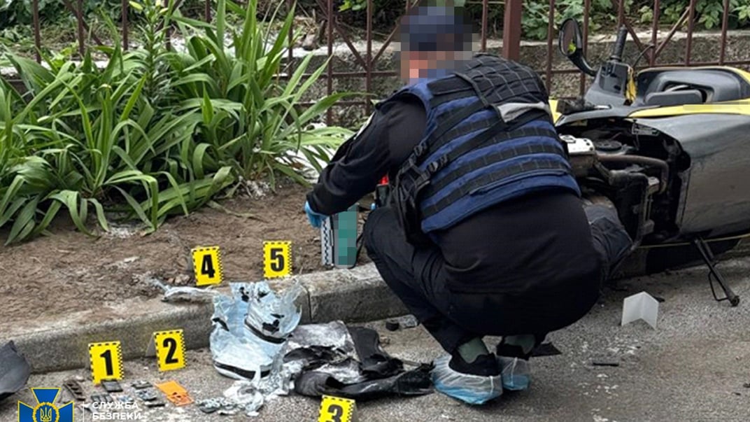 Правоохоронці на місці вибуху скутера, який мав би підірвати українського військового
