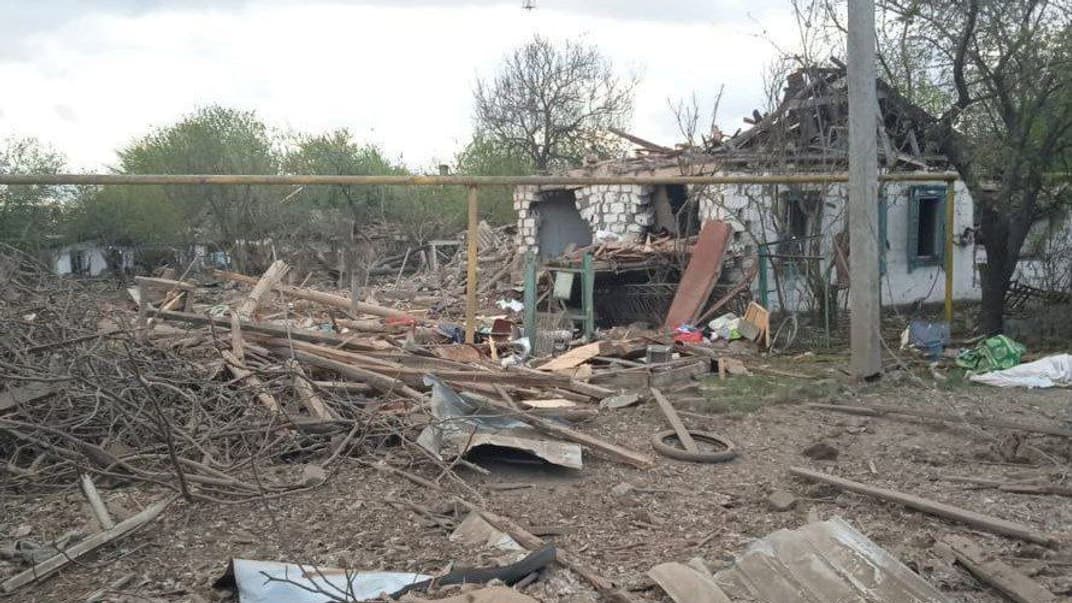 Будинок, у якому мешкала родина, яка загинула через російський обстріл