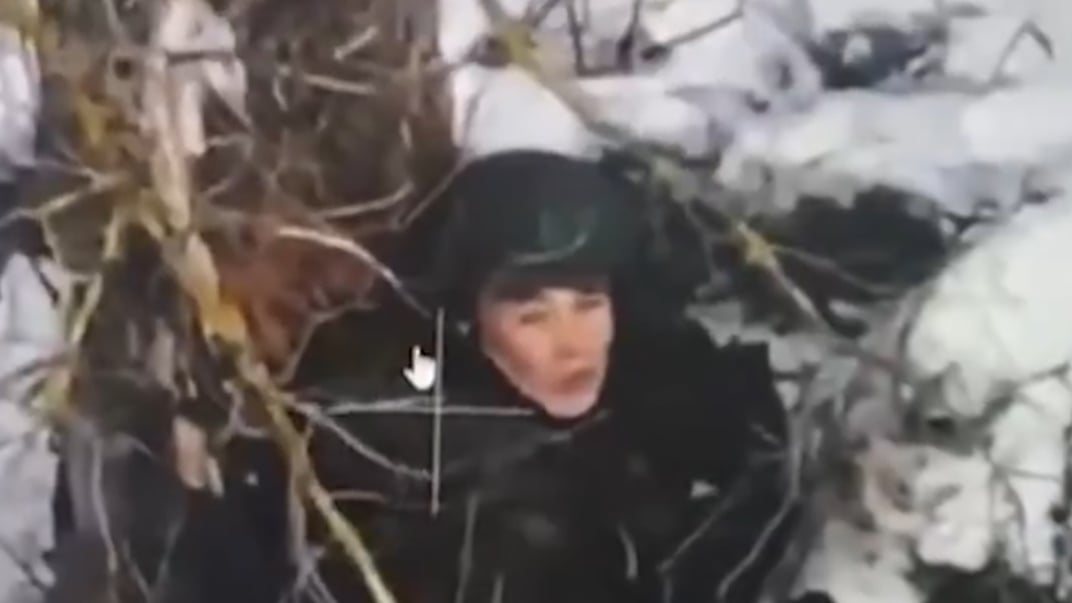 Солдат из КНДР в окопе в Курской области