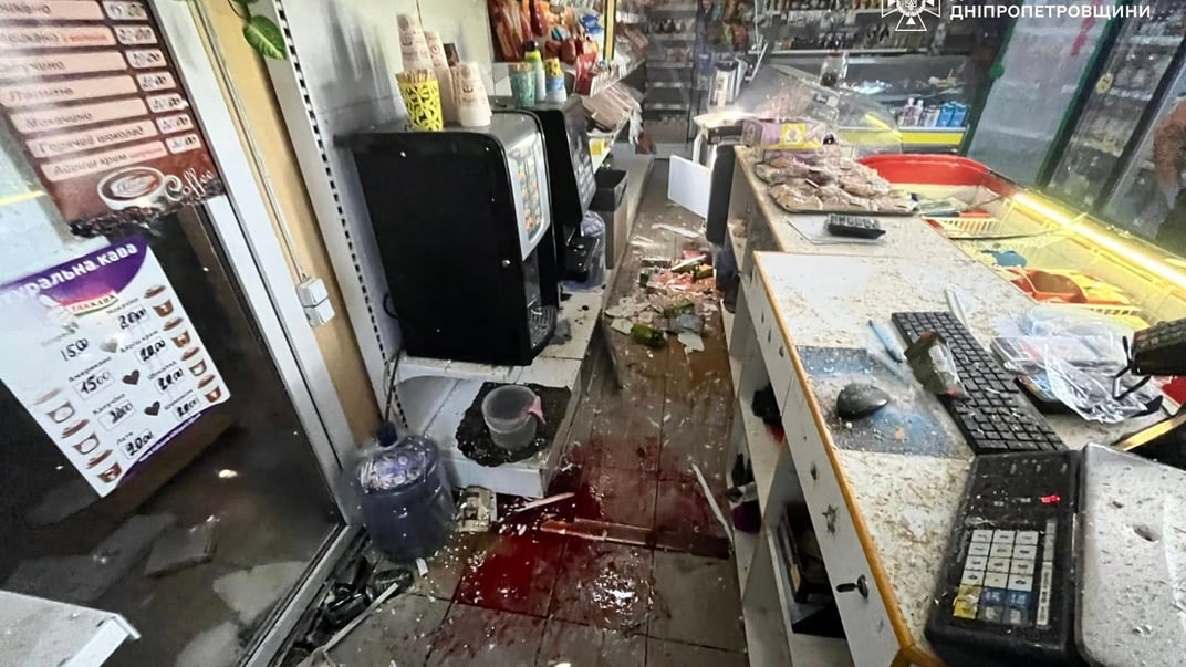 В Никополе оккупанты обстреляли продуктовый магазин: есть пострадавшие