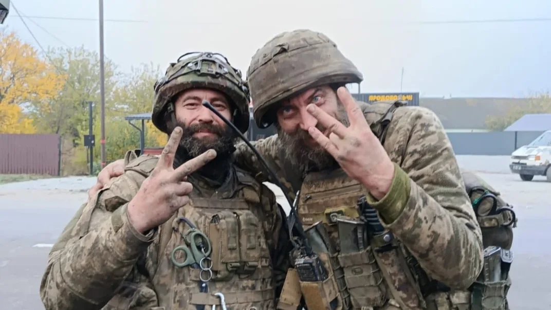 Олександр Аліксєєнко та Олександр Тішаєв, які 165 діб утримували позиції