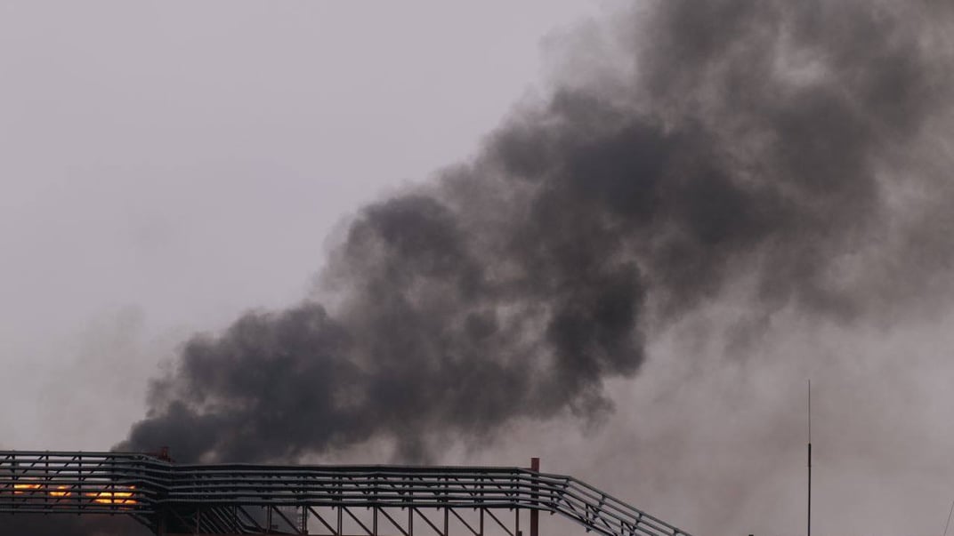 Пожежа на нафтобазі в російському Енгельсі Пожежа на нафтобазі в російському Енгельсі