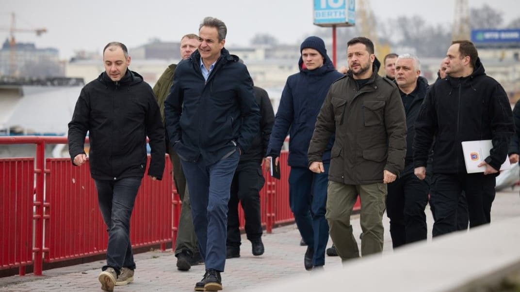 Президент України Володимир Зеленський та прем’єр-міністр Греції Кіріакос Міцотакіс у порту Одеси, 6 березня 2024 року