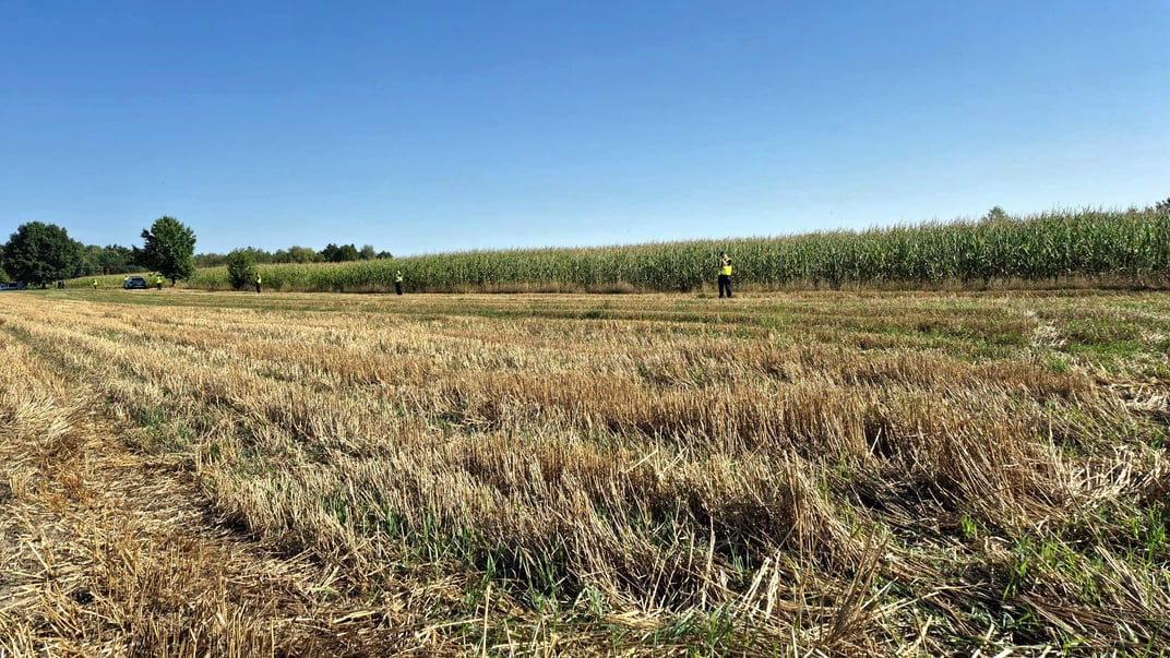 Поліція на полі в Осінах, де впав БпЛА