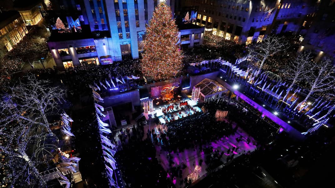 Різдвяна ялинка біля Рокфеллерського центру у Нью-Йорку, США, 28 листопада 2018 року