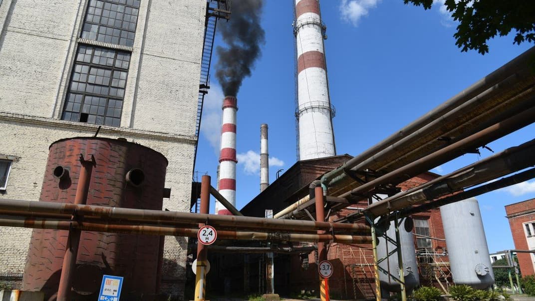 В условиях кризиса в украинской энергетике, чтобы удовлетворить уменьшен спрос на электроэнергию производство электричества ТЭС в правительстве планируют сократить на 13,45%. На фото - Добротворская ТЭС во Львовской области, 19 июля 2019