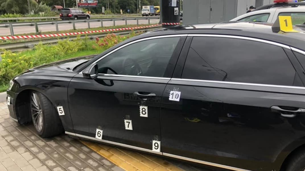 «Попытка демонстративного убийства»: у Зеленского связывают обстрел авто Шефира с борьбой власти против олигархов