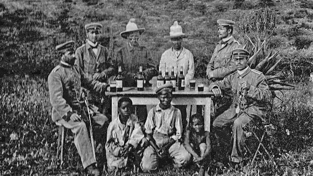 Вождь племені нама та повстанець Хендрік Вітбоой з німецькими офіцерами у Південно-Західній Африці. Фото зроблене до 1905 року