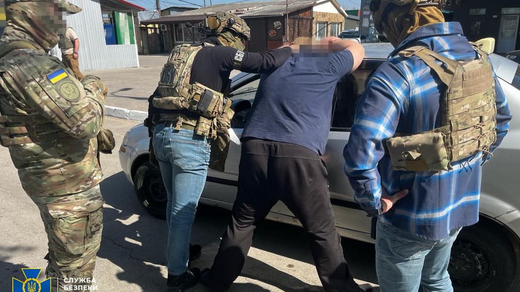 СБУ затримала агента рф, який наводив російські дрони на локації Сил оборони та керівництва Херсонської ОВА
