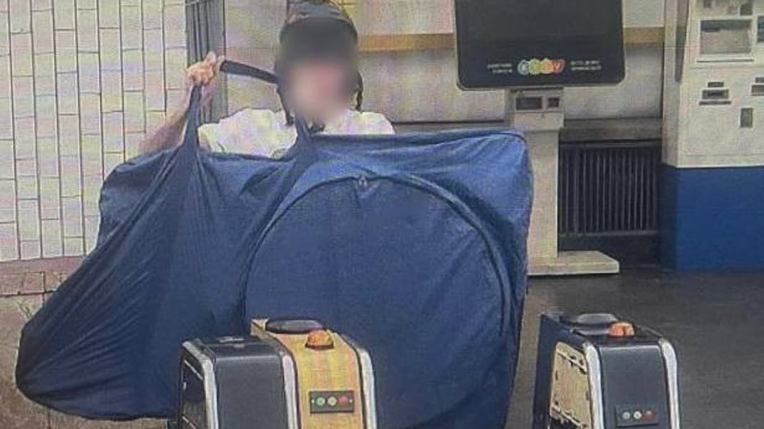 Правоохоронці притягнули до відповідальності 22-річного студента, який їхав на велосипеді по ескалатору метро