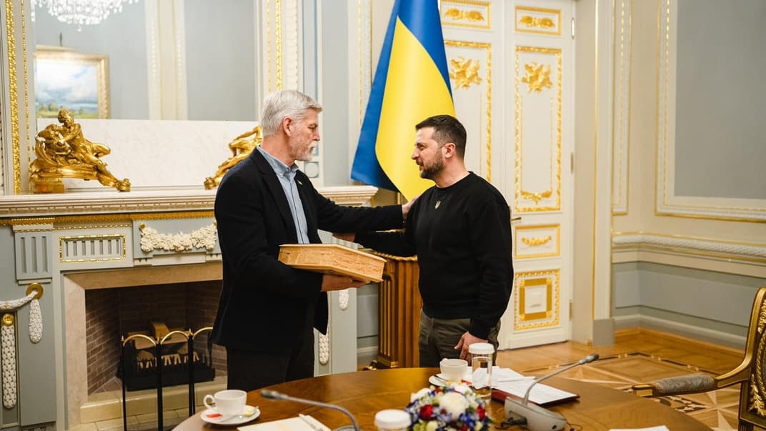 Президент Чехии Петр Павел (слева) с президентом Украины Владимиром Зеленским, Киев, 28 апреля 2023 года